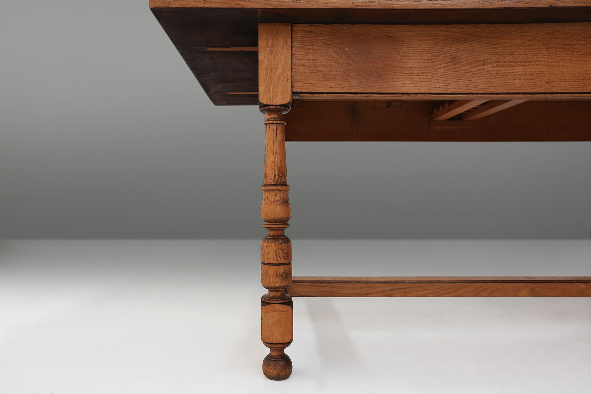 20th century Belgian oak dining tablethumbnail